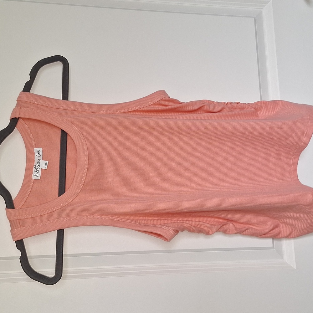 🆕️[L] 🍑 Tank Top